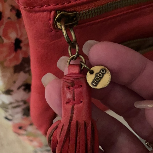Hobo International red leather crossbody bag w/tassel - Picture 12 of 12